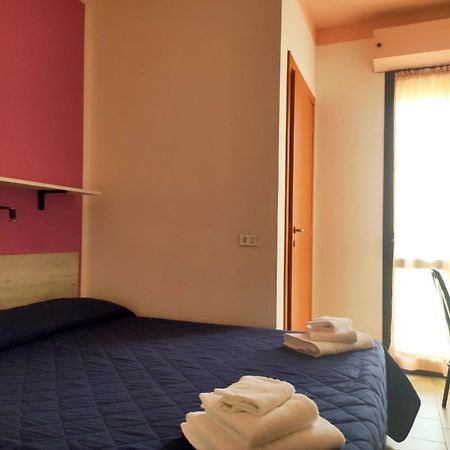 Hotel Zenith Римини Номер фото