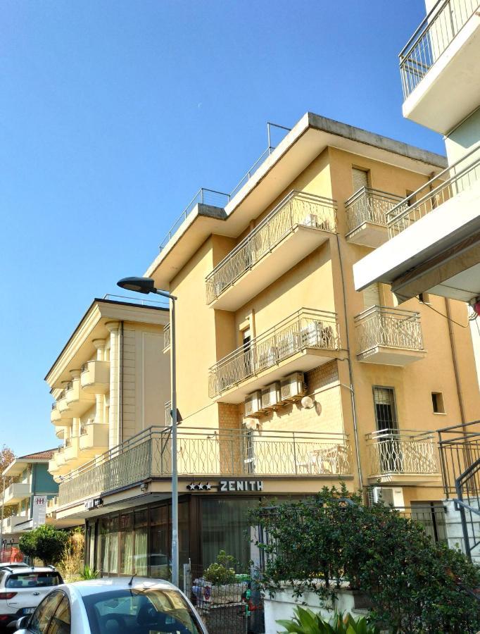 Hotel Zenith Римини Экстерьер фото