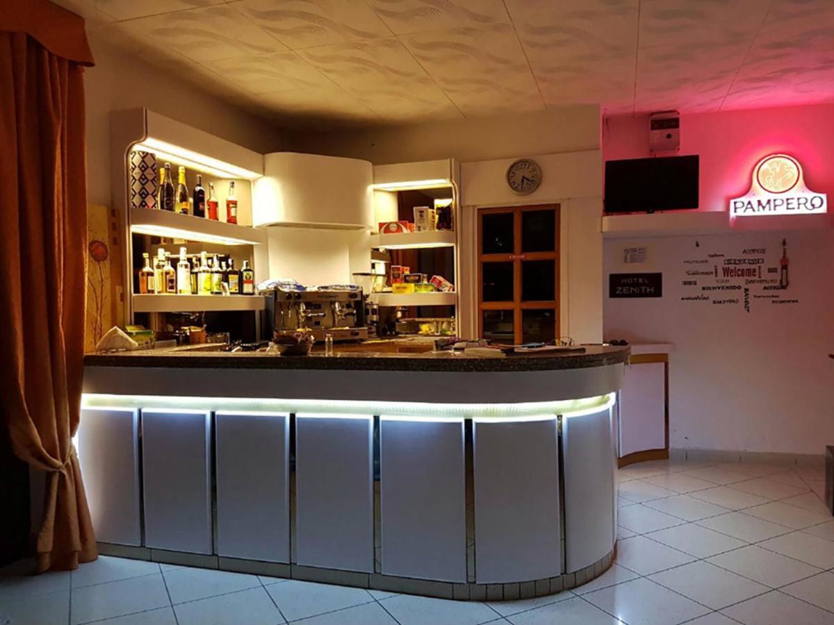 Hotel Zenith Римини Экстерьер фото