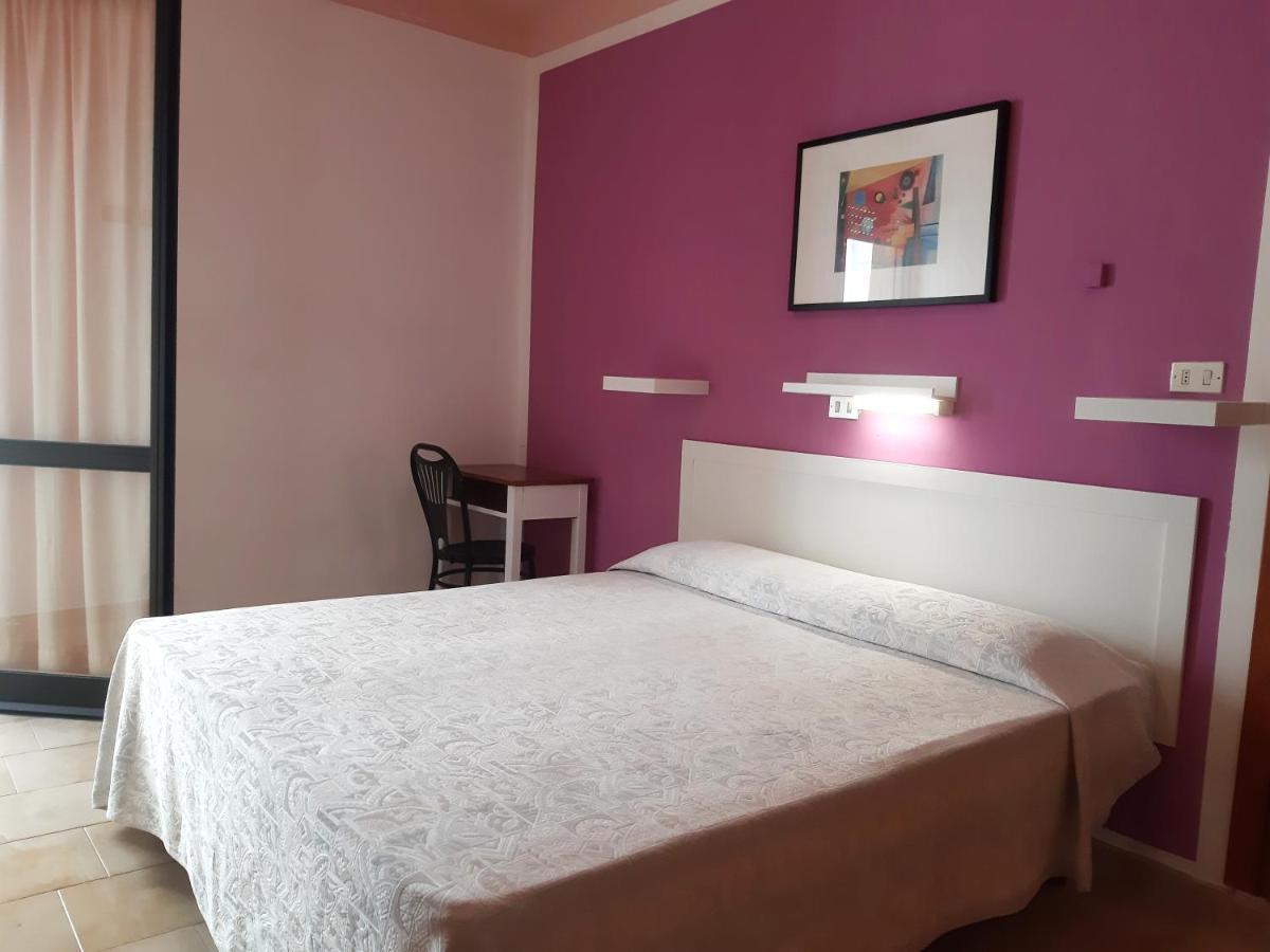 Hotel Zenith Римини Экстерьер фото