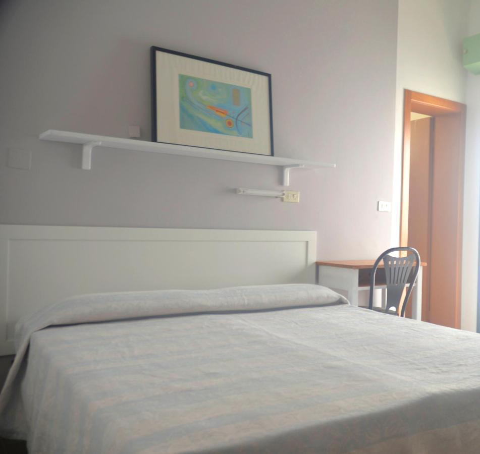 Hotel Zenith Римини Экстерьер фото