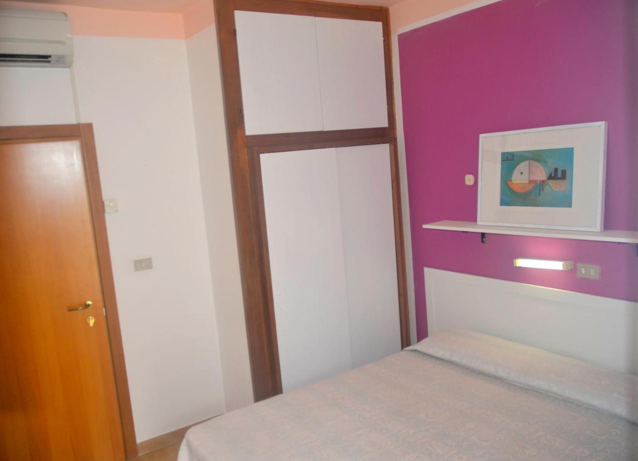 Hotel Zenith Римини Экстерьер фото