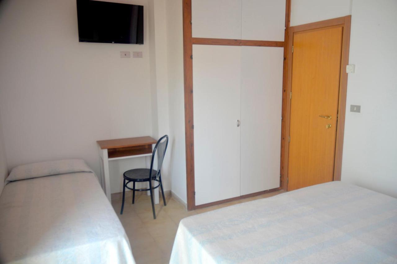 Hotel Zenith Римини Экстерьер фото