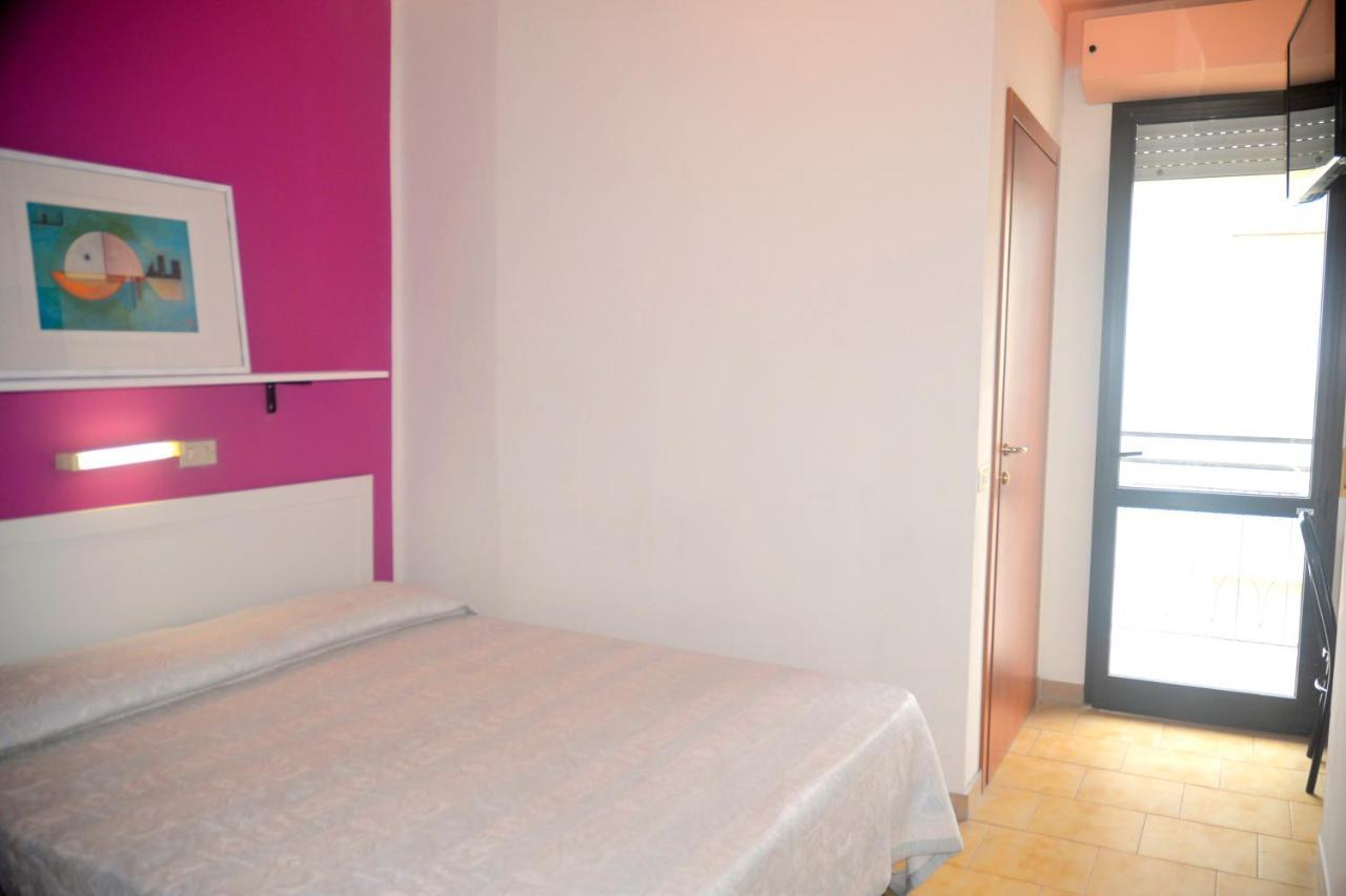 Hotel Zenith Римини Экстерьер фото
