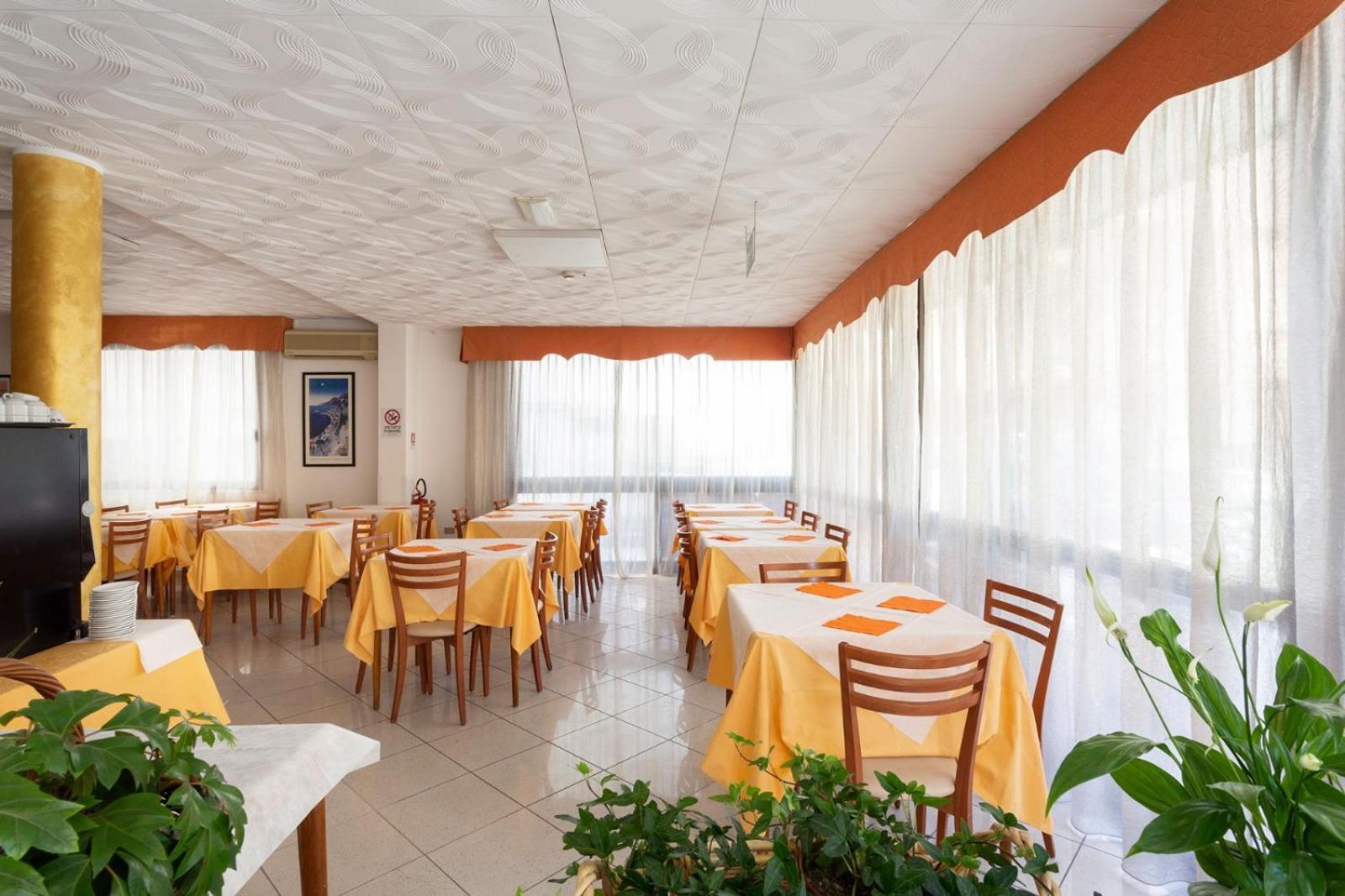 Hotel Zenith Римини Экстерьер фото