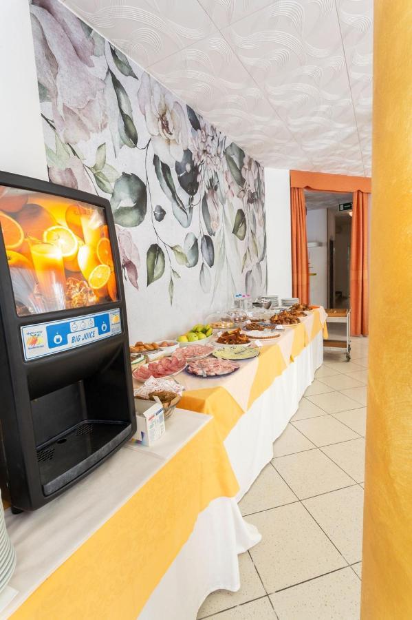 Hotel Zenith Римини Экстерьер фото