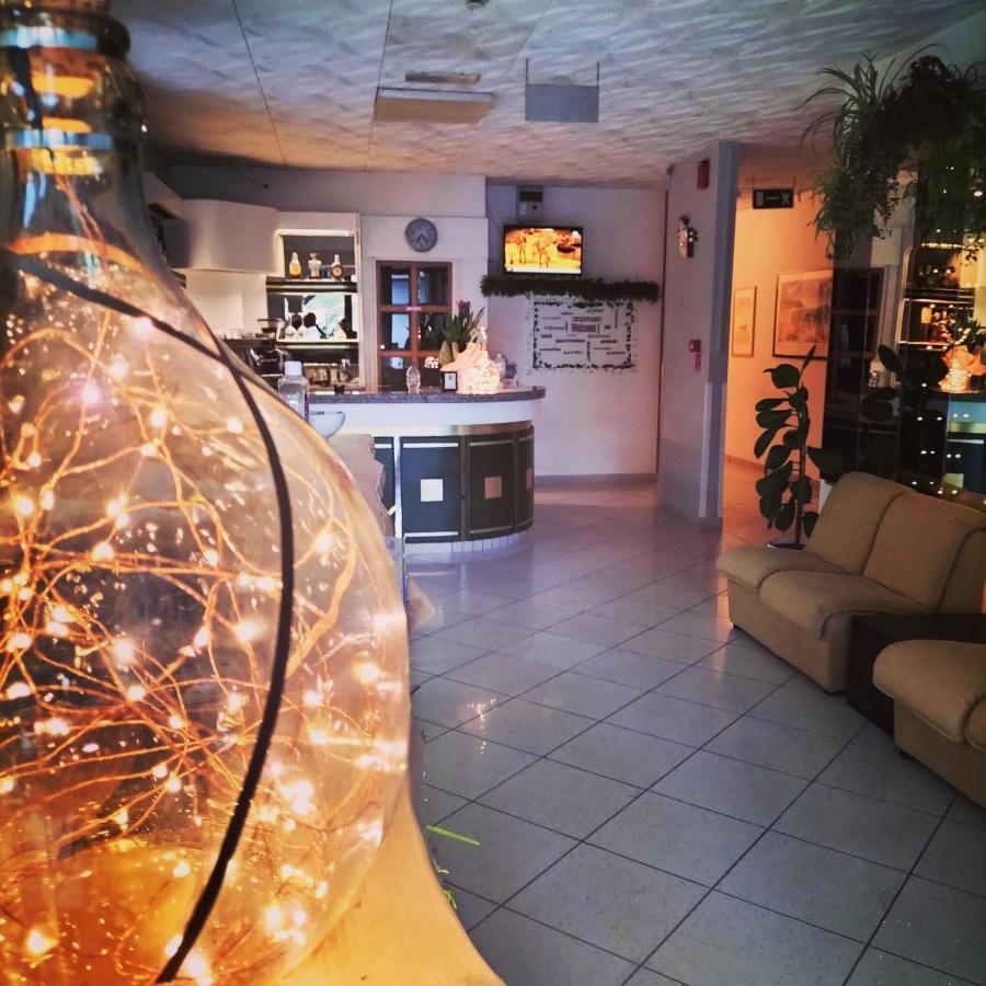 Hotel Zenith Римини Экстерьер фото