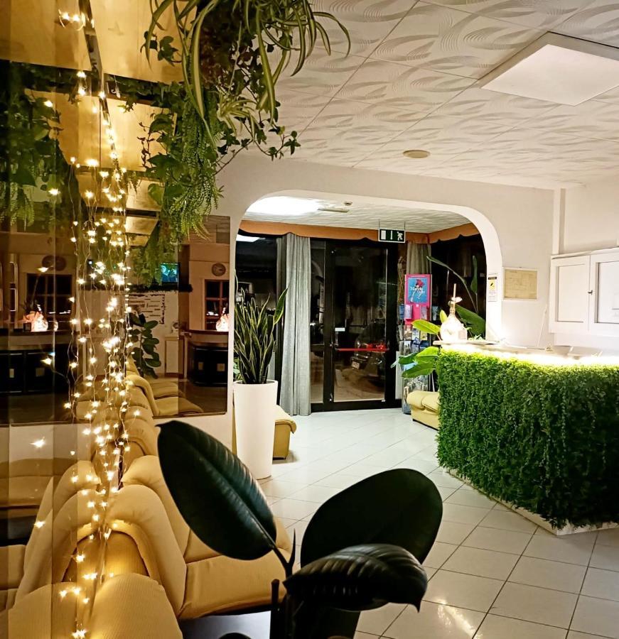 Hotel Zenith Римини Экстерьер фото