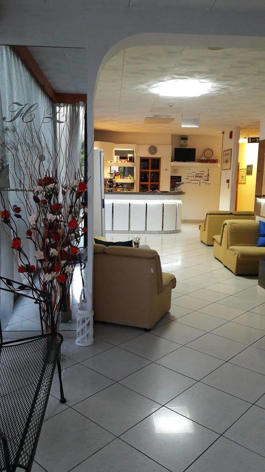 Hotel Zenith Римини Экстерьер фото